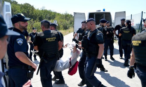 Prosvjed protiv LNG-a: Klimatske aktiviste na Krku privela policija