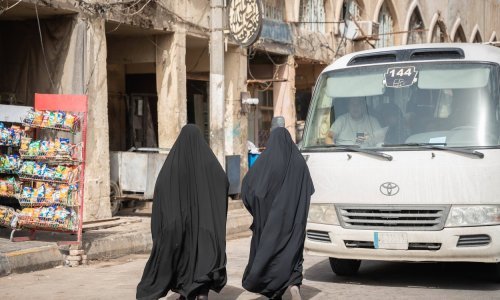 Francuska će zabraniti muslimansku abaju u državnim školama