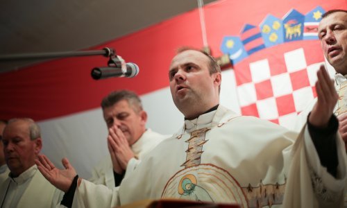 Zagrebački nadbiskup smijenio don Damira Stojića, novi posao 'vojna tajna'