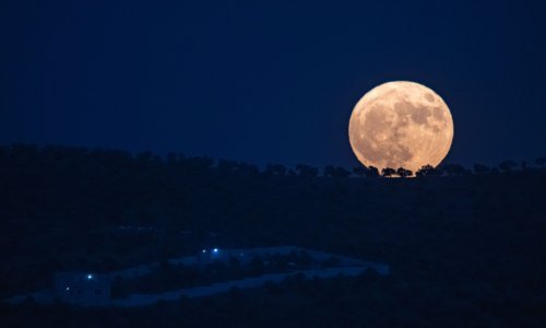 Danas ćemo golim oko moći vidjeti Plavi supermjesec, rijetku nebesku pojavu