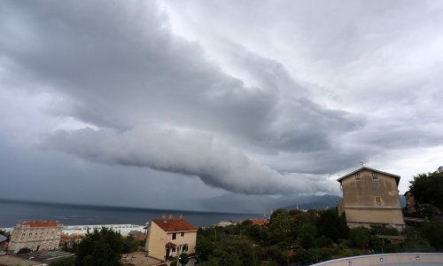 Narančasti alarm izdan za jednu regiju: Mogući olujni udari vjetra, tuča i poplave