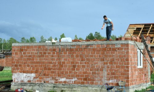 Vjetar u Sisku nosio krovove, pijavice u Istri i na Kvarneru, u Zagrebu nastradala škola