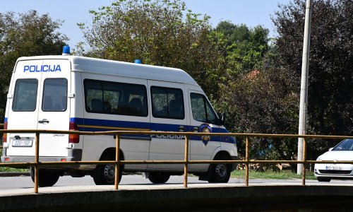 Napustio mjesto nesreće, kažnjen novčano i tri mjeseca ne smije voziti