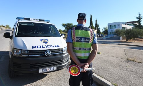 HAK upozorava: Oprez, školarci se vraćaju na ceste!