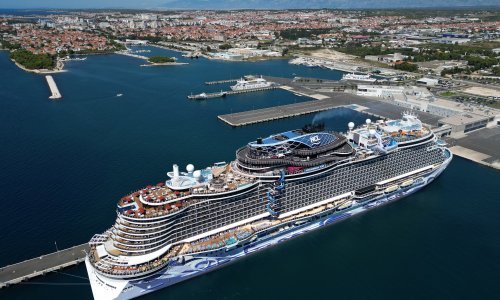 Kakva grdosija! U zadarsku luku uplovio kruzer dug gotovo 300 metara