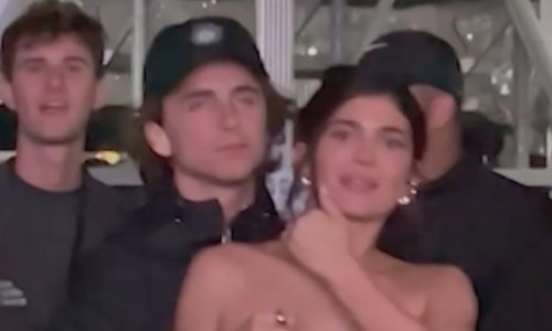 Kylie Jenner i Timothee Chalamet potvrdili svoju vezu i to pred prepunim stadionom