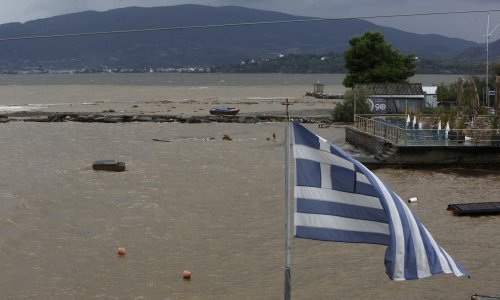 Treći dan užasa u Grčkoj: Četvero poginulih, stotine turista blokirane