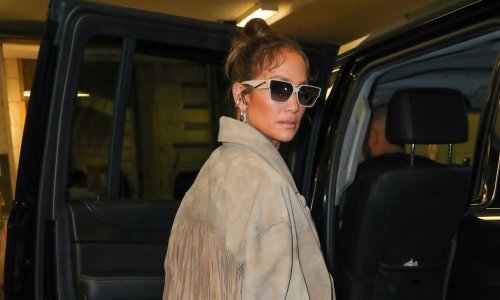 Nosi li išta ispod jakne? Jennifer Lopez stvorila pomutnju na modnoj reviji