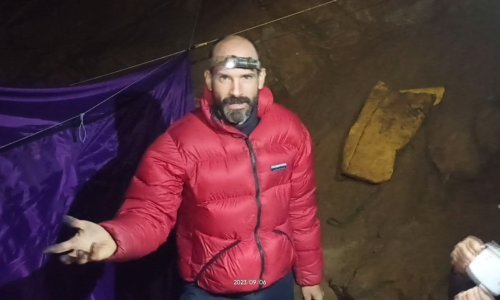 Napredak u izvlačenju američkog speleologa, do izlaza - 300 metara