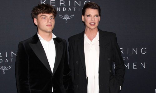 Modno usklađivanje: Linda Evangelista u jednom od rijetkih pojavljivanja sa sinom