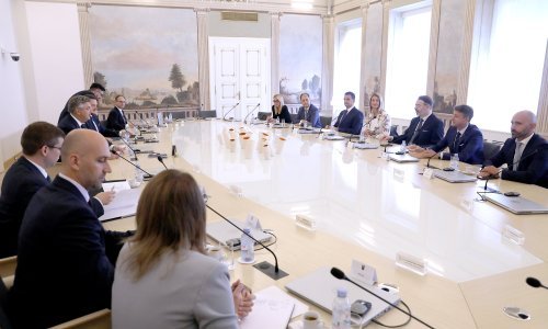 Trgovci i banke u Vladi: Konzum od petka ide sa sniženjem cijena, banke dižu kamate na štednju