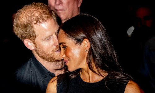 U inat glasinama: Nježni zagrljaji i šaputanja u javnosti princa Harryja i Meghan Markle