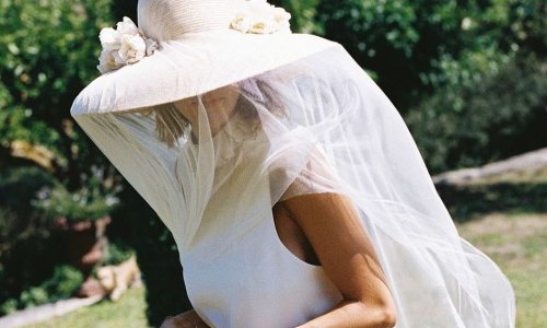 Od neobičnog vela do trendi cipela: Izdanje ove mladenke brojne je oduševilo