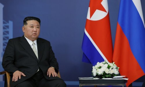 Pogledajte s koliko pažnje diktatorov tim dezinficira stolicu na kojoj sjedi