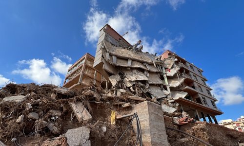Poplave uništile gotovo 900 zgrada, njih 400 zatrpano blatom