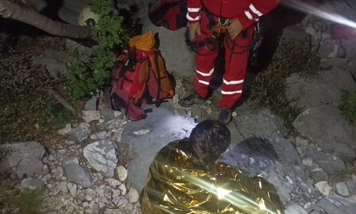 Mladića u japankama na teško pristupačnom dijelu Biokova spašavao HGSS