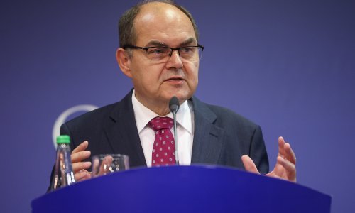 Schmidt: 'Osuđenima za ratne zločine treba onemogućiti dužnosti i nagrade'