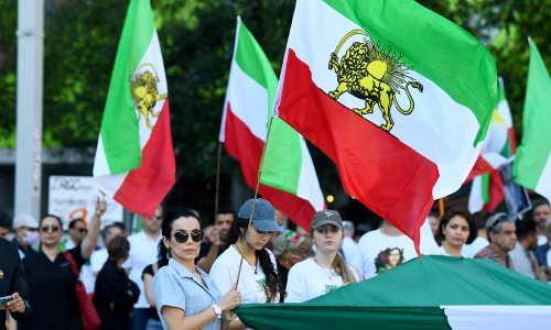 Na godišnjicu smrti Mahse Amini ispred vlastite kuće priveden njezin otac