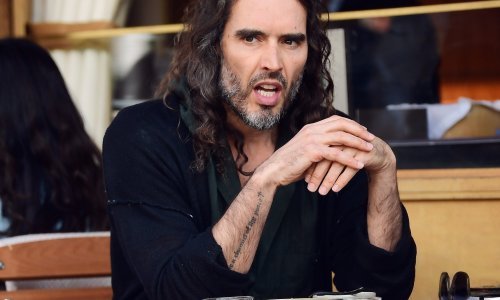 Downing Street: Optužbe protiv Russella Branda su ozbiljne i zabrinjavajuće