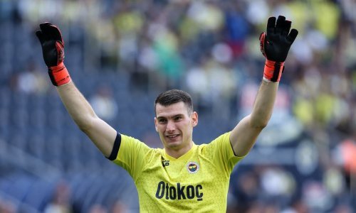 Livaković u debiju primio dva komada, pogledajte kako su ga dočekali navijači Fenera