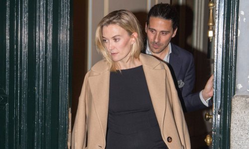 Prva žena Zare pokazala trudnički stajling: Laskava haljina i chic cipele od 70 eura