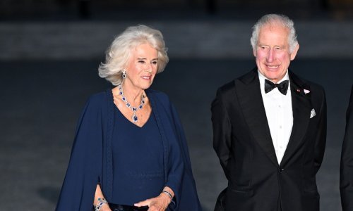 Najljepše izdanje kraljice Camille: U tamnoplavoj haljini odala počast Francuskoj