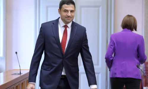Bernardić: U Hrvatskoj je i zrak skup, od sirotinje ubirete PDV
