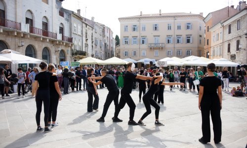 U Puli performans i prosvjed protiv nasilja nad ženama