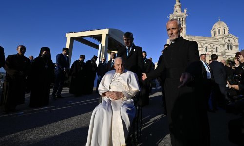 Papa završio posjet Marseillu misom na stadionu