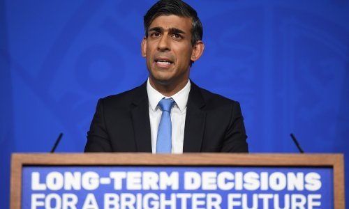 Britanska vlada želi zabraniti pušenje budućim generacijama