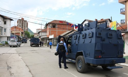 Uhićeni Srbi bit će optuženi za terorizam nakon vatrenog okršaja i opsade manastira