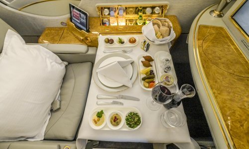 Hrana u avionu može biti bogata ili siromašna, ali nikad nema okus kao na zemlji, a evo i zašto