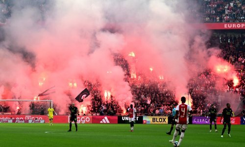 Zbog divljanja navijača prekinut najveći nizozemski derbi; Feyenoord razbio Ajax