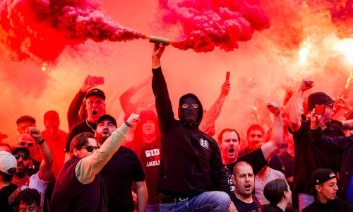 Navijači Ajaxa izazvali su prekid i kaos. Ovo je odgovor na njihov divljački pohod