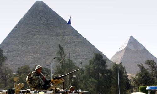 Napadači otvorili vatru na turistički autobus