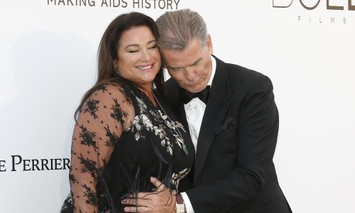 Kakav muškarac: Pierce Brosnan voljenoj Keely čestitao rođendan buketom od 60 ruža