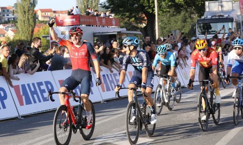 Talijan nastavio gdje je stao prošle godine; prvi favorit pao 7 km prije kraja