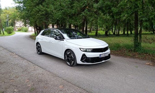 Vozili smo Opel Astru GSe: Snažni sportski plug-in hibrid za užitak u vožnji