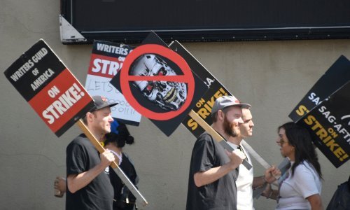 Hollywood se vraća na staro: Scenaristi završili štrajk uoči glasanja o konačnom ugovoru