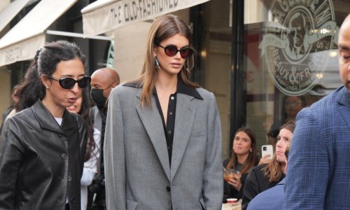 Sivo odijelo sada je najpoželjnije, a nije mu odoljela ni nasljednica Cindy Crawford