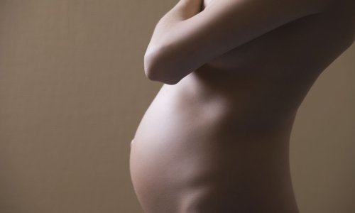 Pušenje u trudnoći puno je štetnije za bebu nego što se mislilo. Evo što je s kofeinom