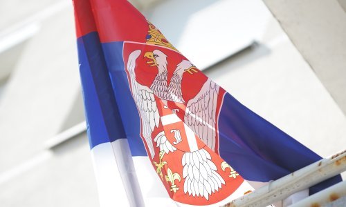 Na kosovskom veleposlanstvu u Zagrebu osvanula naljepnica srpske zastave