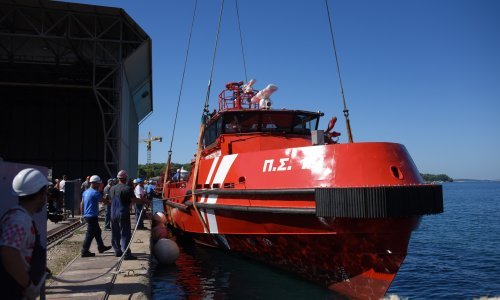 U pulskom brodogradilištu Tehnomont porinuta dva vatrogasna broda