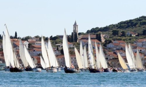 Svi vesla u ruke: žene, djeca i muškarci!