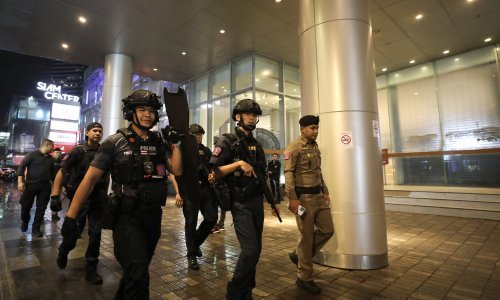 Dvoje mrtvih u pucnjavi u trgovačkom centru u Bangkoku, uhićen tinejdžer