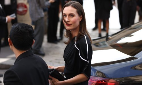 Bivša finska premijerka uživa u Parizu u društvu Anne Wintour i Victorije Beckham