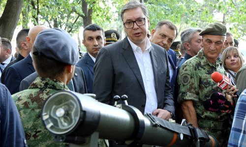 Je li Vučić propalom balvan-revolucijom na Kosovu izgubio nešto više od 2 kg na CNN-u?