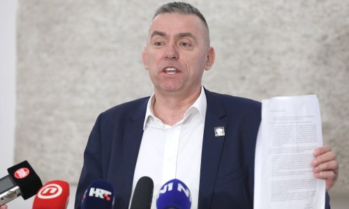 Mlinarić nije uspio skupiti potpise za zabranu zvijezde petokrake, prozvao HDZ i Most