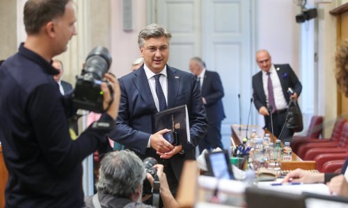 Plenković u Saboru: Grintanje Bulja neće pomoći poljoprivrednicima