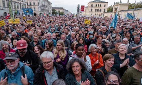 Tisuće ljudi na ulicama Münchena, prosvjeduju protiv krajnje desnice